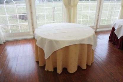 130" (330cm) round Gold